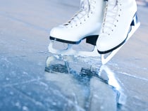 Piste di pattinaggio con ghiaccio artificiale